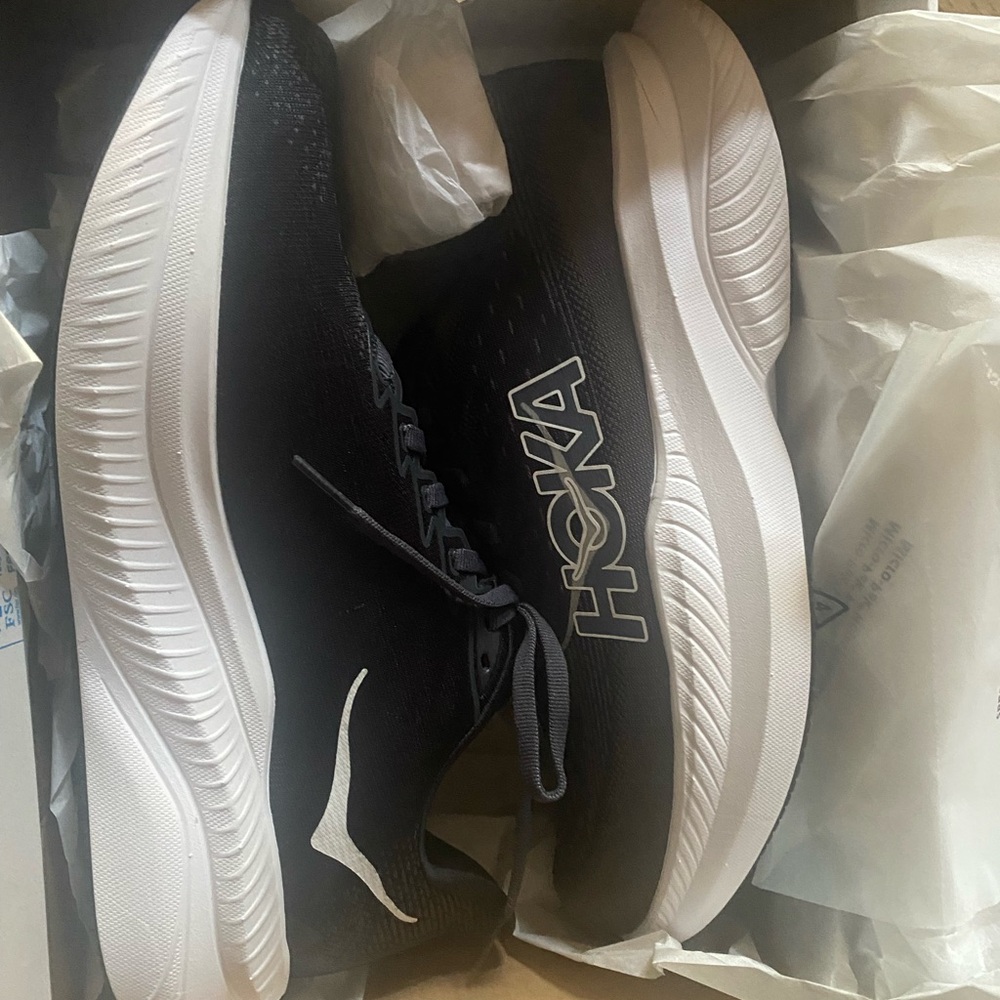 Hoka women’s Black and White Mach 6 size 8.5